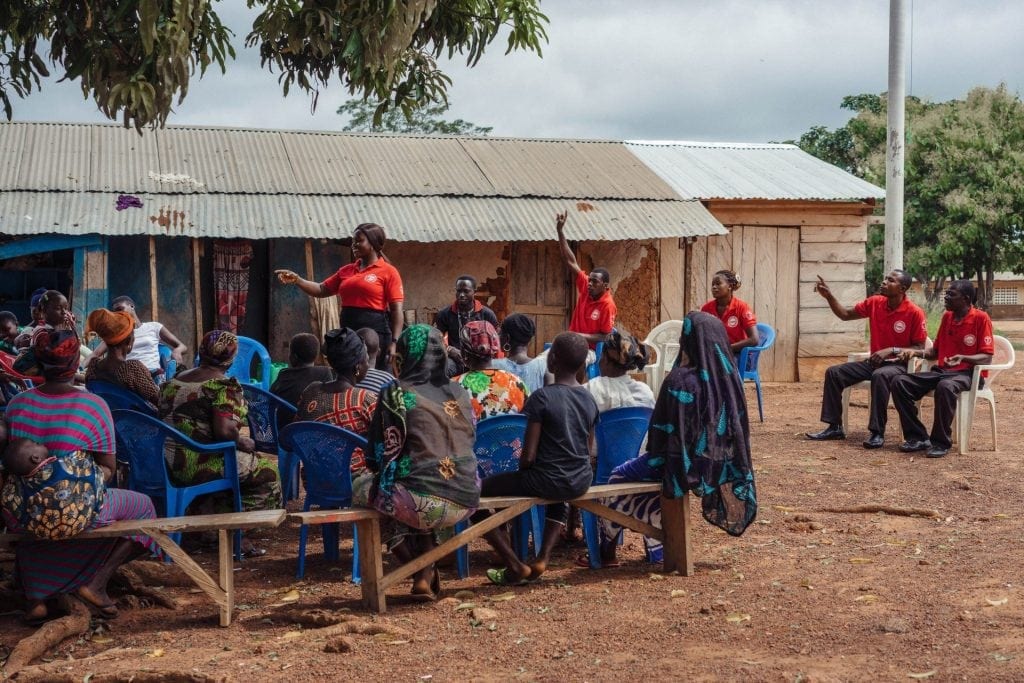 In Ghana geven COMBAT-teams van ActionAid voorlichting over vrouwenrechten, huiselijk geweld en verkrachting