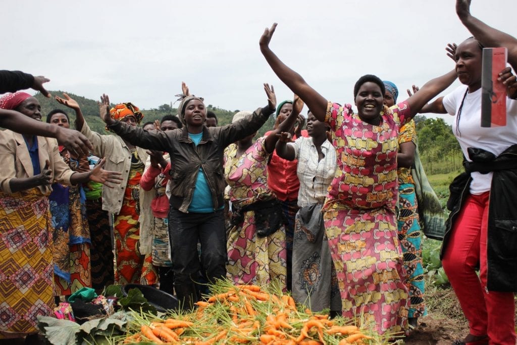 In Rwanda ondersteunen wij vrouwen om op te komen voor hun rechten.