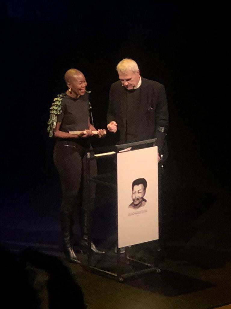 Spreker Sisonke Msimang met Adriaan van Dis