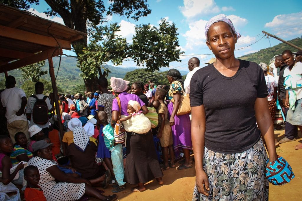 Majiva Mangweva (32) uit Zimbabwe verloor tijdens de overstromingen in Zimbabwe haar moeder en drie kinderen. © Takaitei Bote/ActionAid