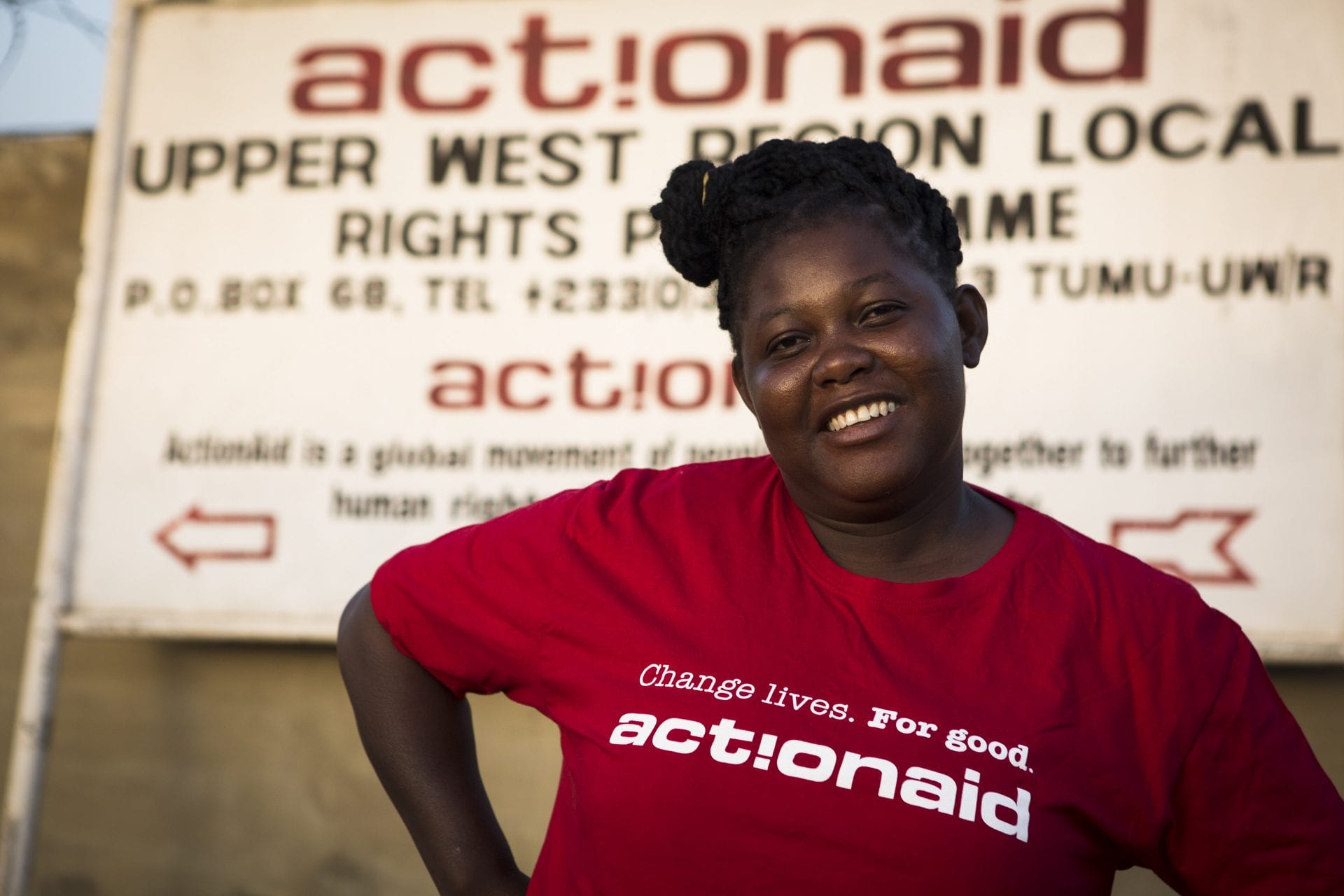 Abiba is programmamedewerker bij ActionAid Ghana en strijd onvermoeibaar voor toegang tot onderwijs en tegen kindhuwelijken. © Ruth McDowall/ActionAid