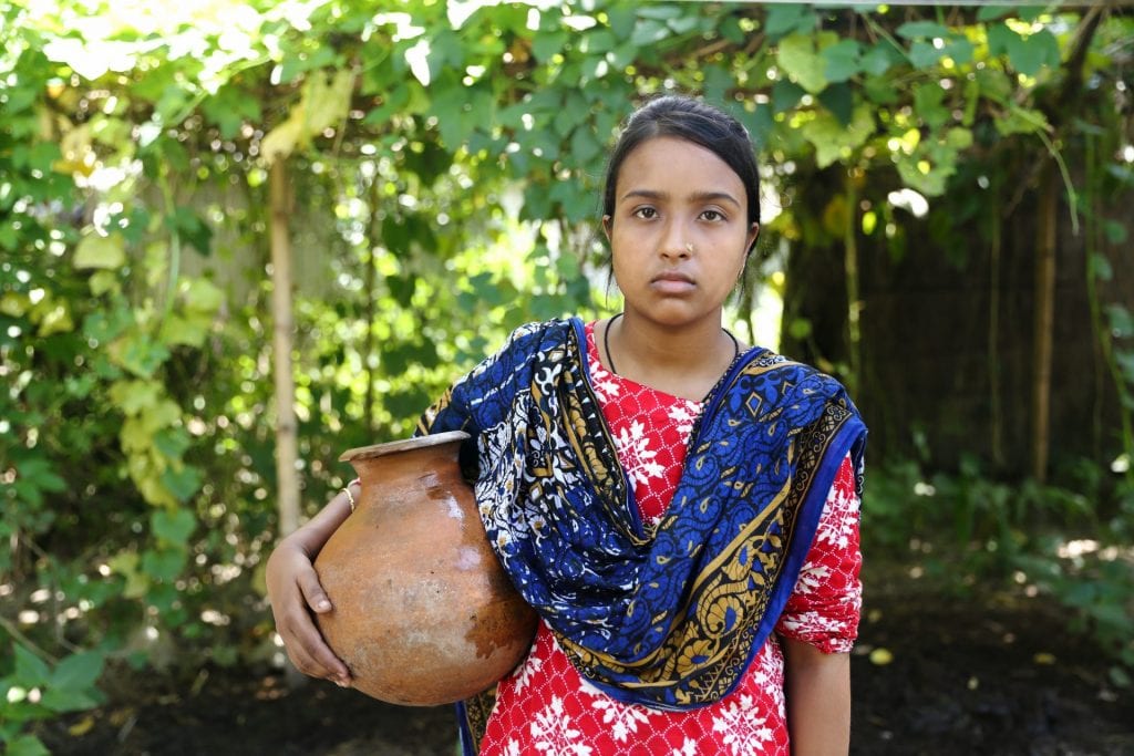 Sarmin werd op 14 jarige leeftijd uitgehuwelijkt in Bangladesh. 