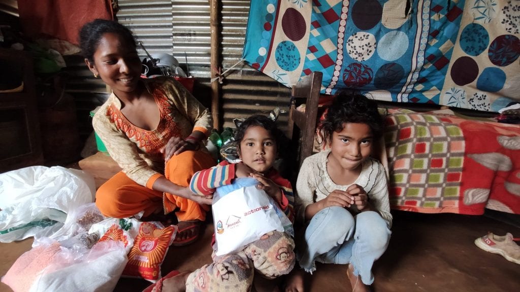 Anjana uit Nepal ontvangt noodhulp van ActionAid tijdens de coronacrisis